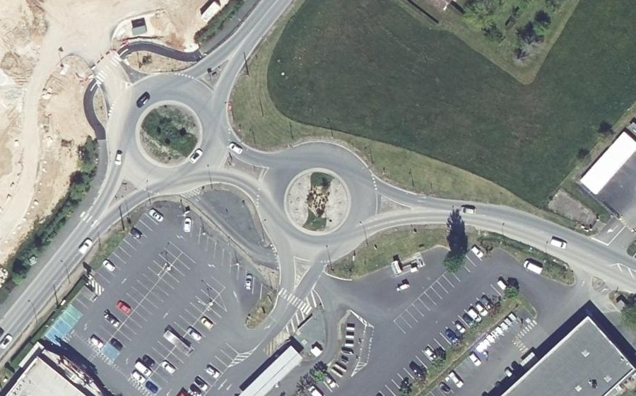 Vue aérienne du Rond-point anonyme n°568517122