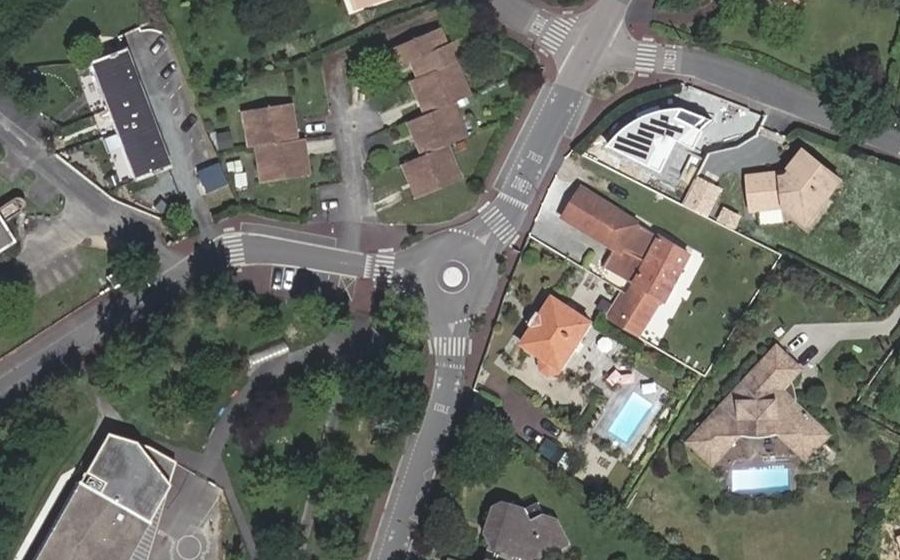 Vue aérienne du Rond-point anonyme n°568585758