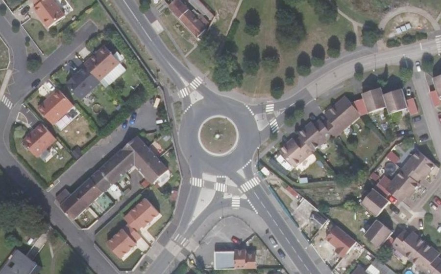 Vue aérienne du Rond-point anonyme n°568646434