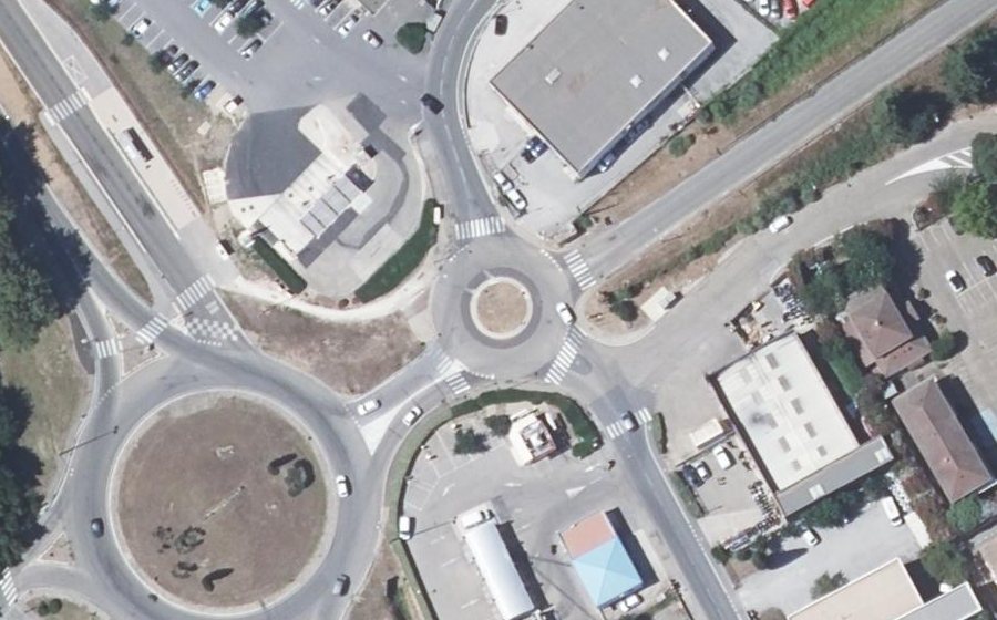 Vue aérienne du Rond-point anonyme n°568806931
