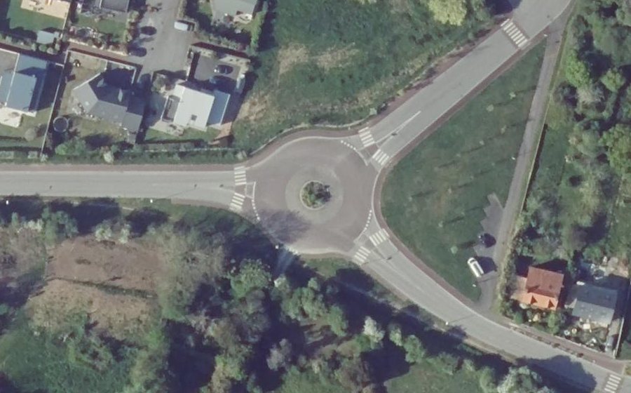Vue aérienne du Rond-point anonyme n°568904097