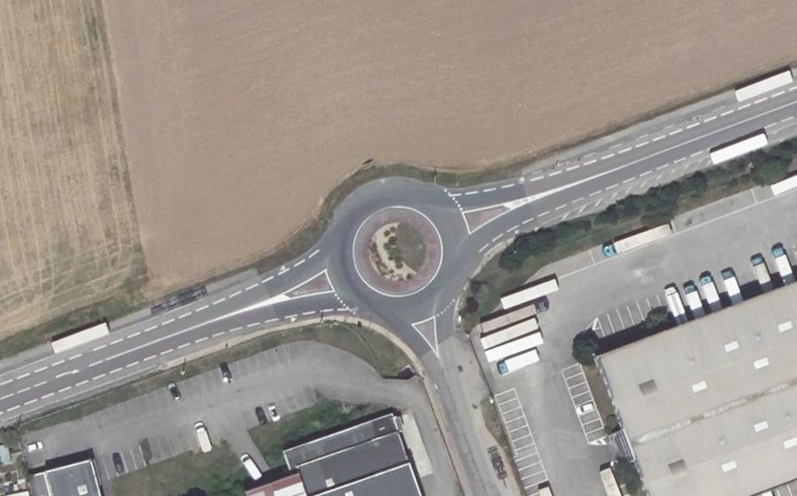 Vue aérienne du Rond-point anonyme n°569028928