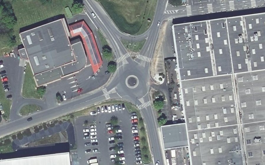 Vue aérienne du Rond-point anonyme n°569069854