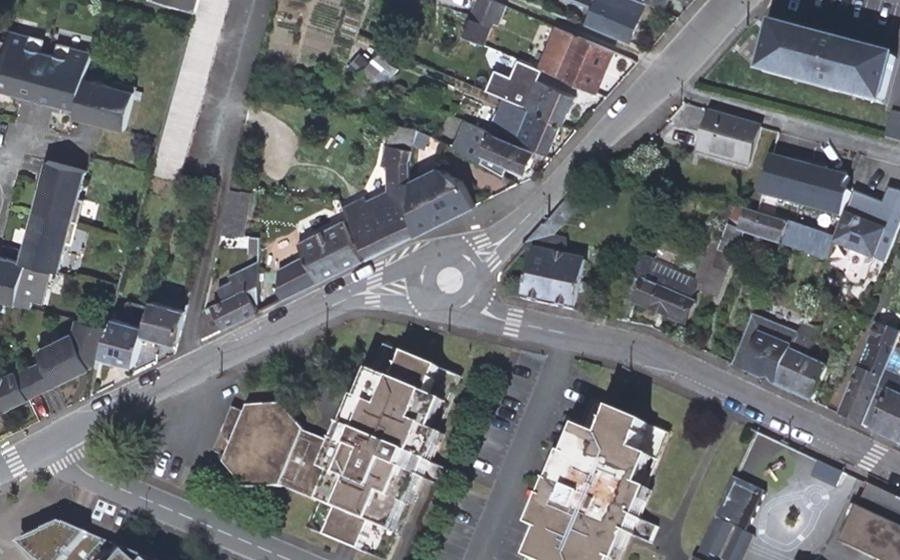 Vue aérienne du Rond-point anonyme n°569136813