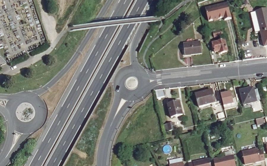 Vue aérienne du Rond-point anonyme n°56934013
