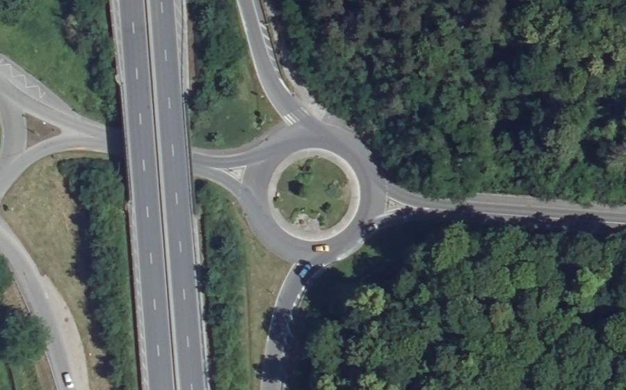 Vue aérienne du Rond-point anonyme n°56942191