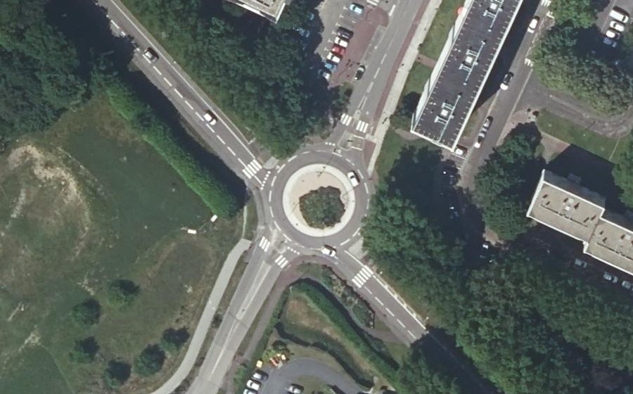 Vue aérienne du Rond-point anonyme n°569442343