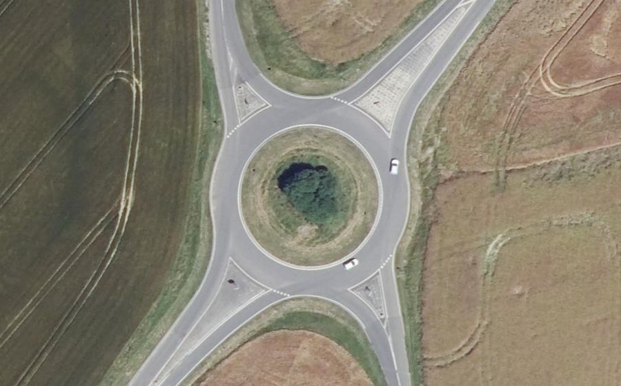 Vue aérienne du Rond-point anonyme n°56951392