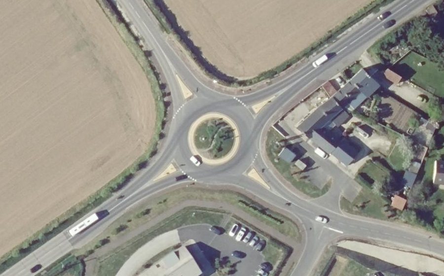 Vue aérienne du Rond-point anonyme n°569603313