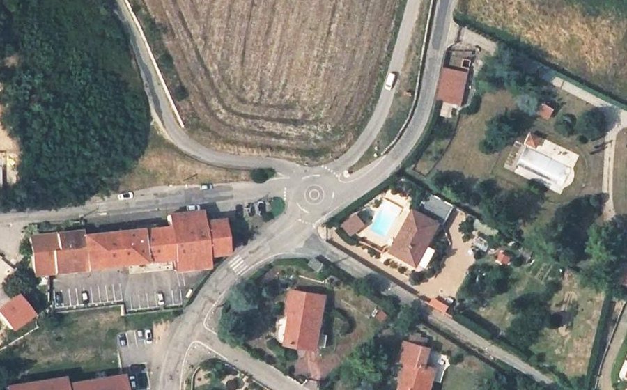 Vue aérienne du Rond-point anonyme n°569755591
