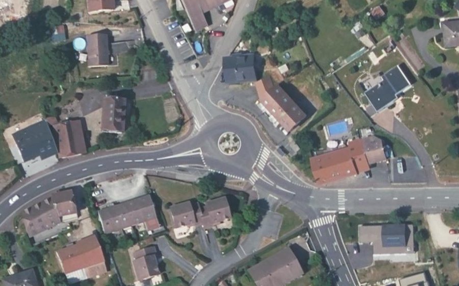 Vue aérienne du Rond-point anonyme n°569780095
