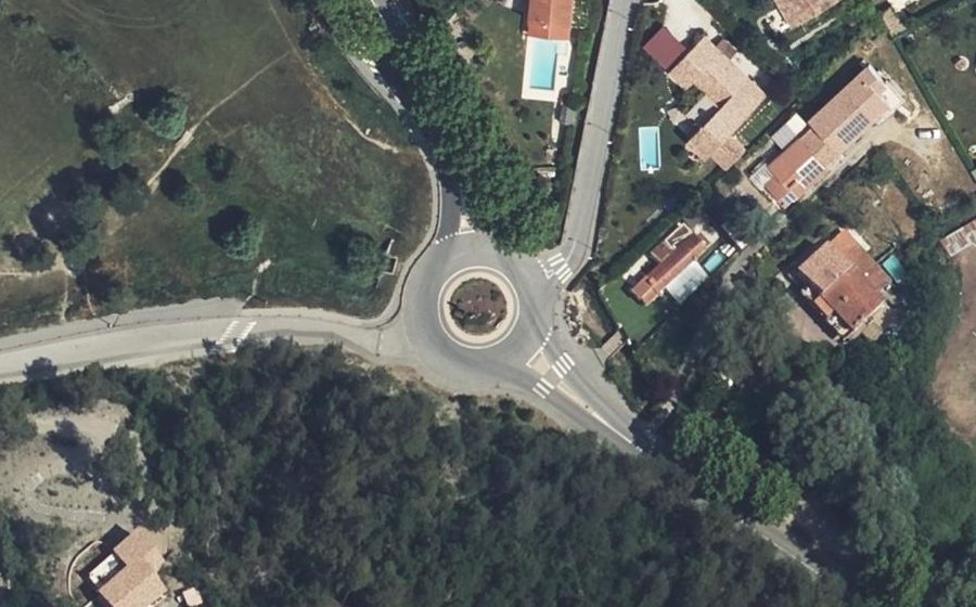 Vue aérienne du Rond-point anonyme n°570080978