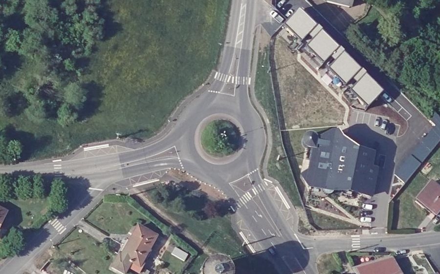 Vue aérienne du Rond-point anonyme n°57045097
