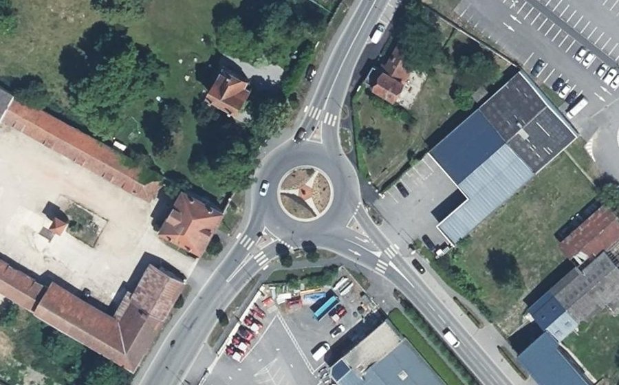 Vue aérienne du Rond-point anonyme n°570476279