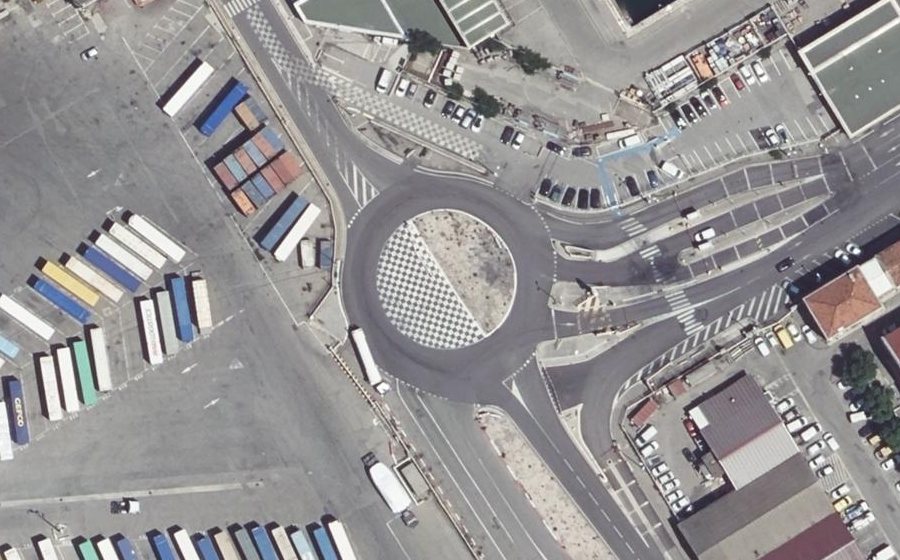 Vue aérienne du Rond-point anonyme n°57050761