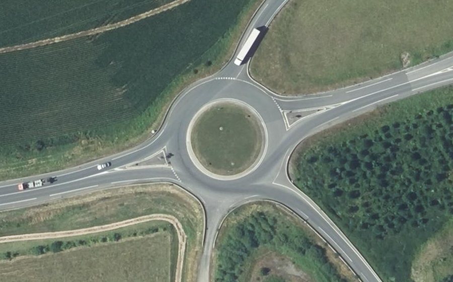 Vue aérienne du Rond-point anonyme n°570539714