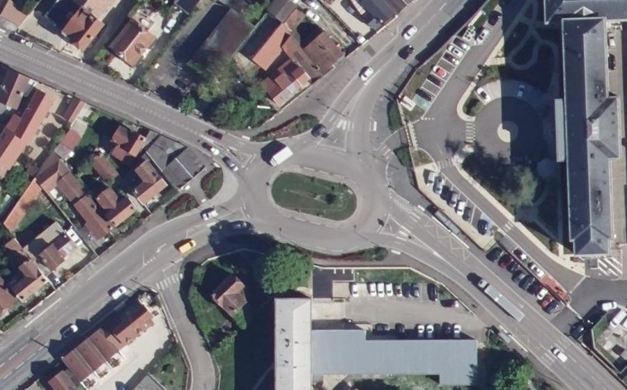 Vue aérienne du Rond-point anonyme n°570678798