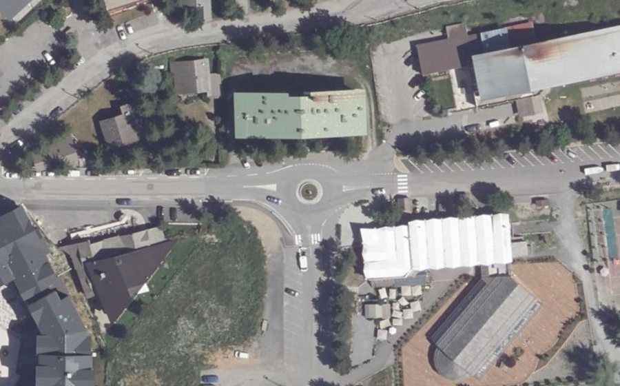 Vue aérienne du Rond-point anonyme n°570698491