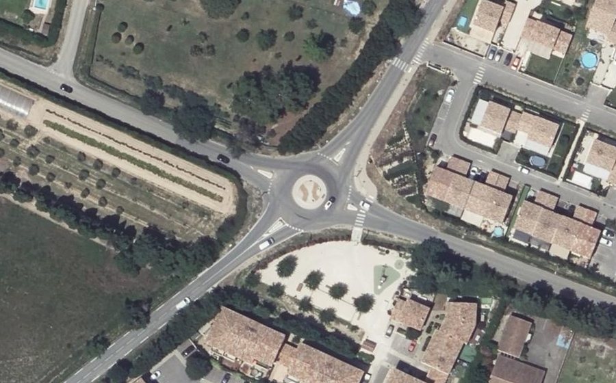 Vue aérienne du Rond-point anonyme n°570771341