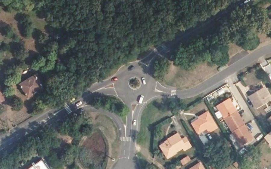 Vue aérienne du Rond-point anonyme n°571060945