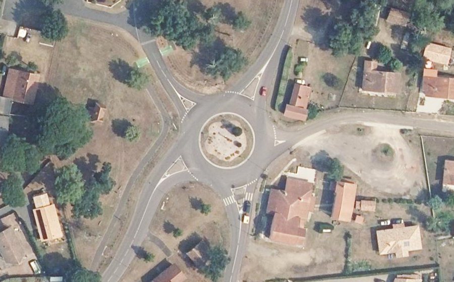 Vue aérienne du Rond-point anonyme n°571075309