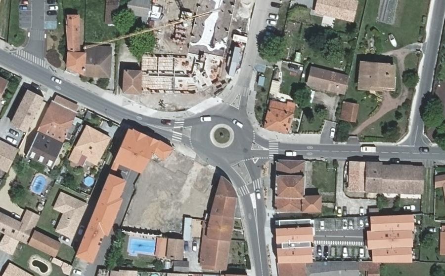 Vue aérienne du Rond-point anonyme n°571084696