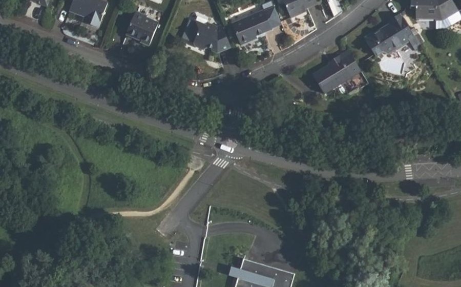 Vue aérienne du Rond-point anonyme n°571126323