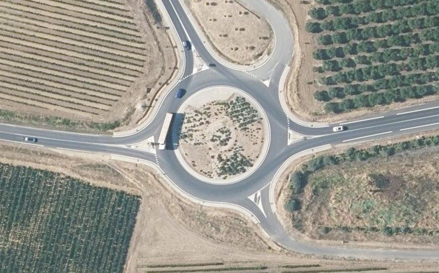 Vue aérienne du Rond-point anonyme n°571409094