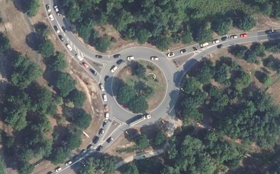 Vue aérienne du Rond-point anonyme n°571480244