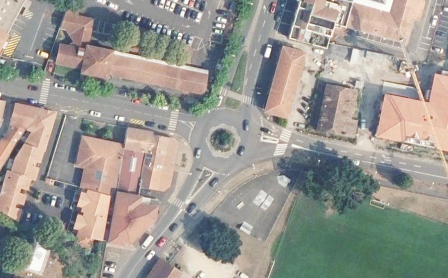 Vue aérienne du Rond-point anonyme n°571480259