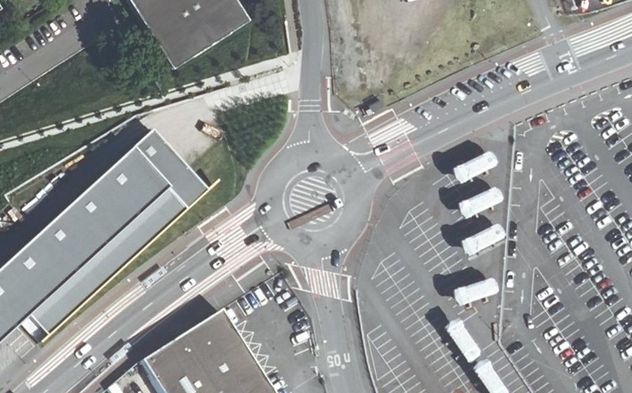 Vue aérienne du Rond-point anonyme n°571680681