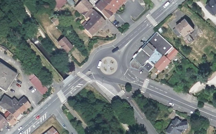 Vue aérienne du Rond-point anonyme n°572069960