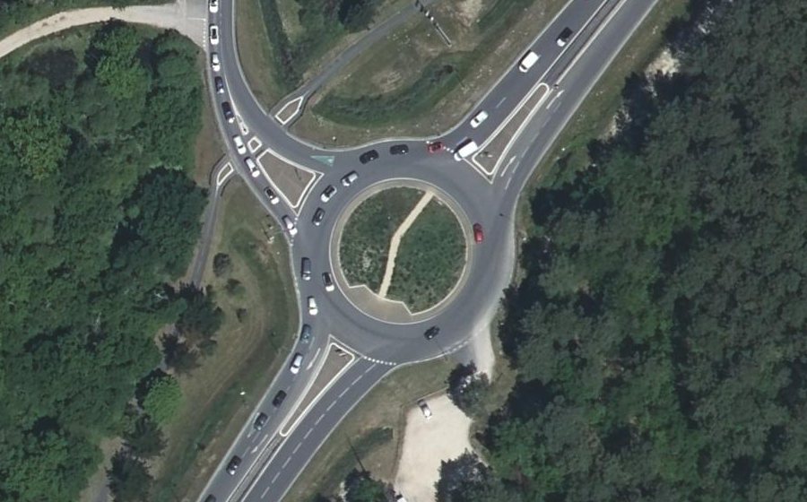 Vue aérienne du Rond-point anonyme n°572304445