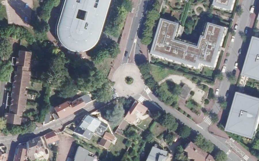 Vue aérienne du Rond-point anonyme n°572403065