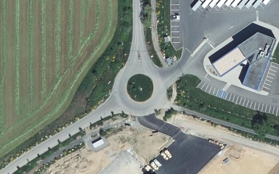 Vue aérienne du Rond-point anonyme n°572793207