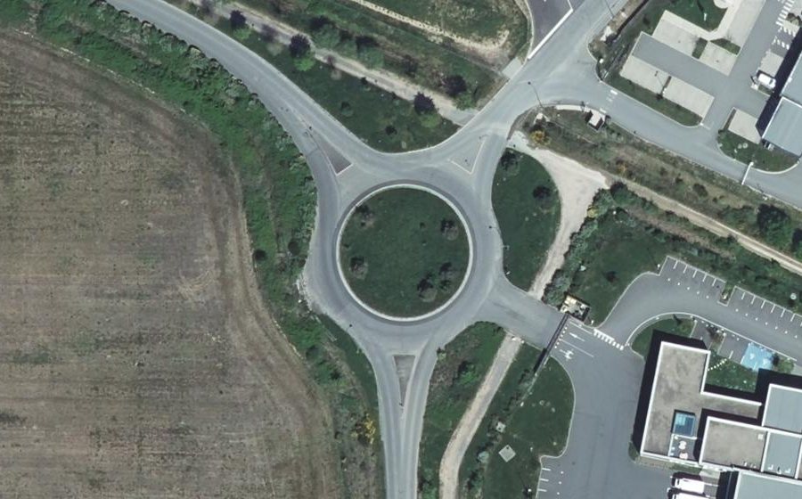 Vue aérienne du Rond-point anonyme n°572793212