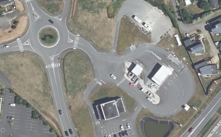 Vue aérienne du Rond-point anonyme n°572864994