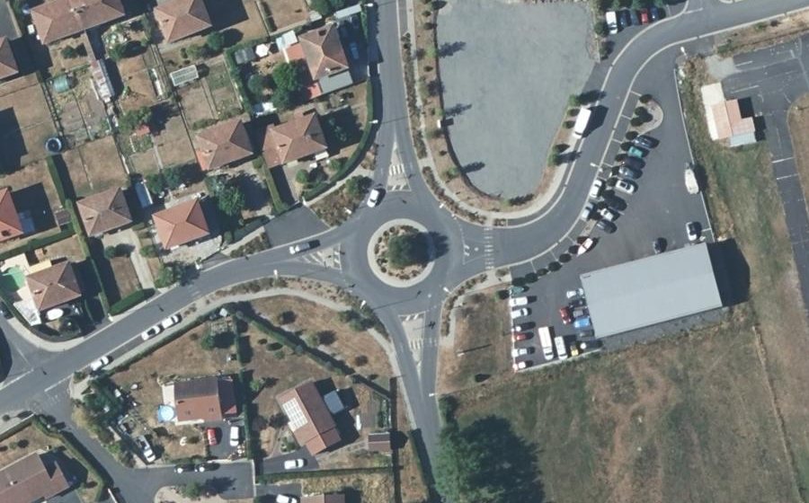 Vue aérienne du Rond-point anonyme n°573305656