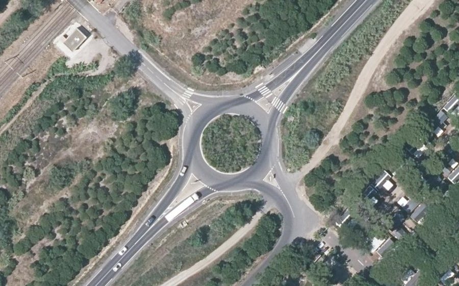 Vue aérienne du Rond-point anonyme n°57364678