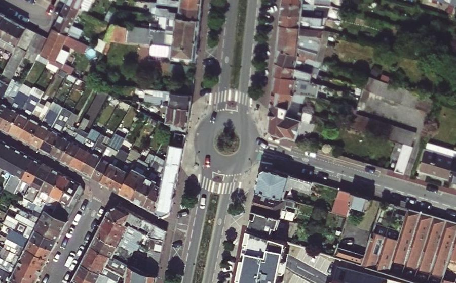 Vue aérienne du Rond-point anonyme n°57387140