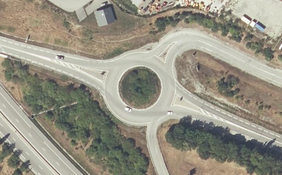 Vue aérienne du Rond-point anonyme n°574106361