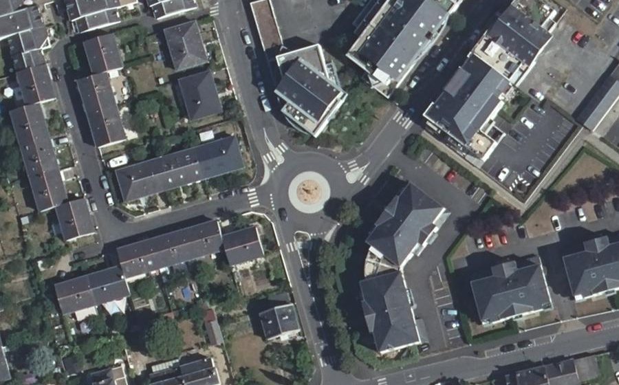 Vue aérienne du Rond-point anonyme n°575228085