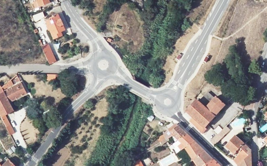Vue aérienne du Rond-point anonyme n°575246678