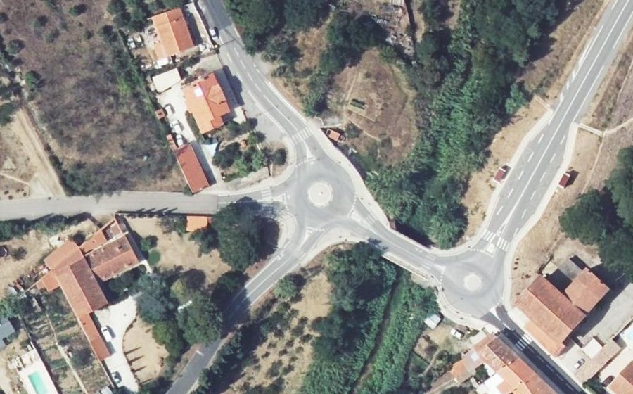 Vue aérienne du Rond-point anonyme n°575246682