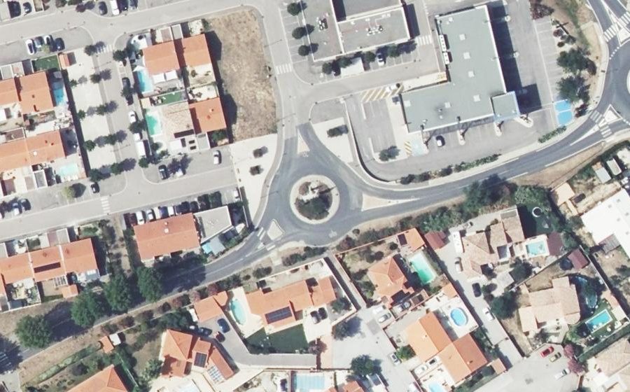 Vue aérienne du Rond-point anonyme n°575246687