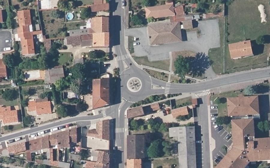 Vue aérienne du Rond-point anonyme n°575269411