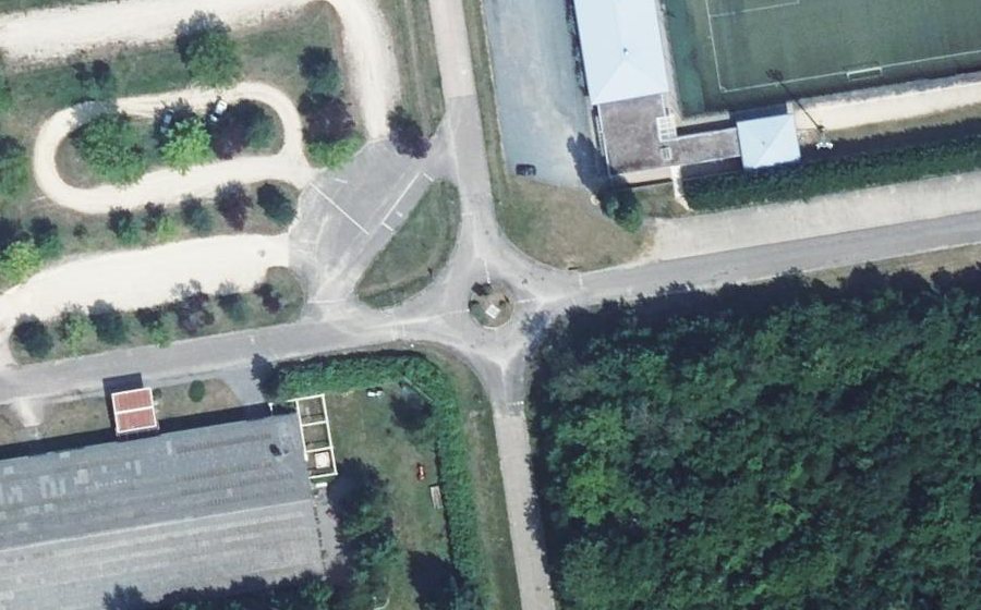 Vue aérienne du Rond-point anonyme n°57528429