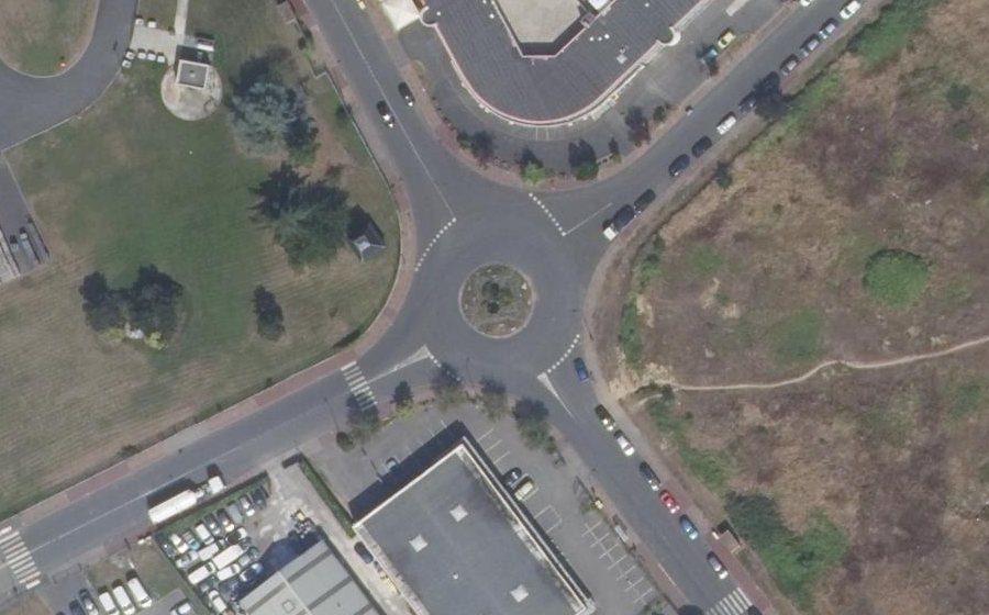 Vue aérienne du Rond-point anonyme n°575500483