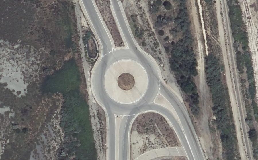 Vue aérienne du Rond-point anonyme n°575653612