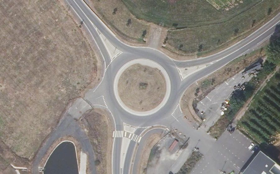Vue aérienne du Rond-point anonyme n°576037066